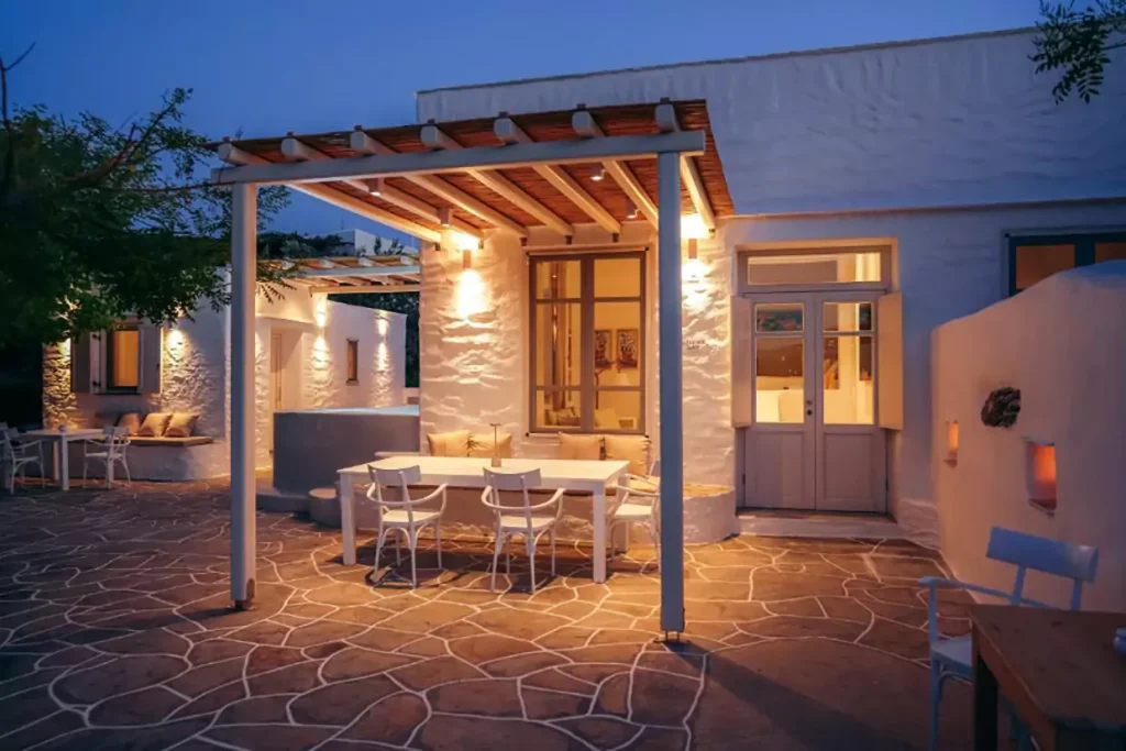 Villas and beautiful beaches in Sifnos.