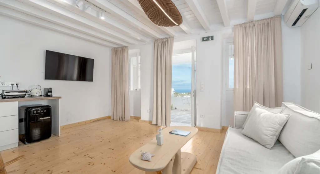 Best luxury suites available in Apollonia, Sifnos.